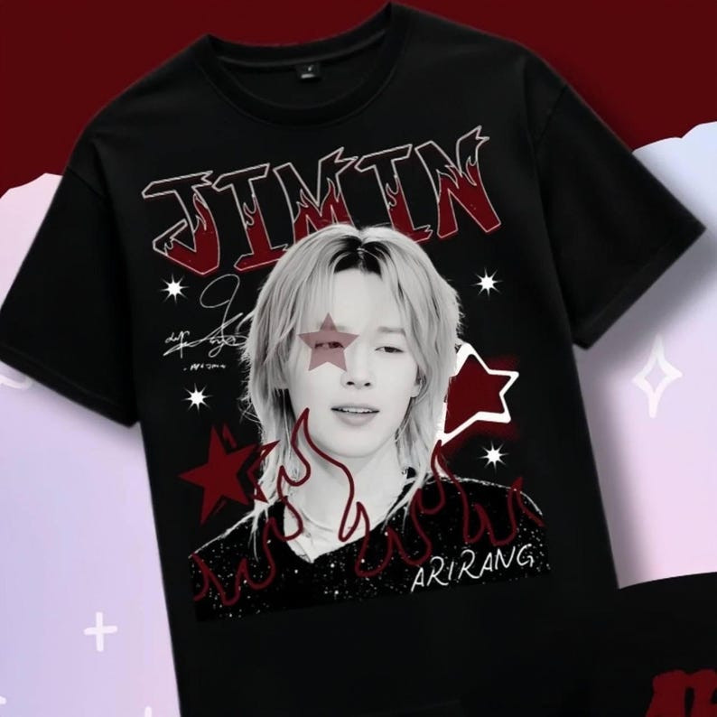 Camiseta Feminina Estampa de Artista com Nome e Estrelas Confortável Linda Estilosa Moda Feminina Casual