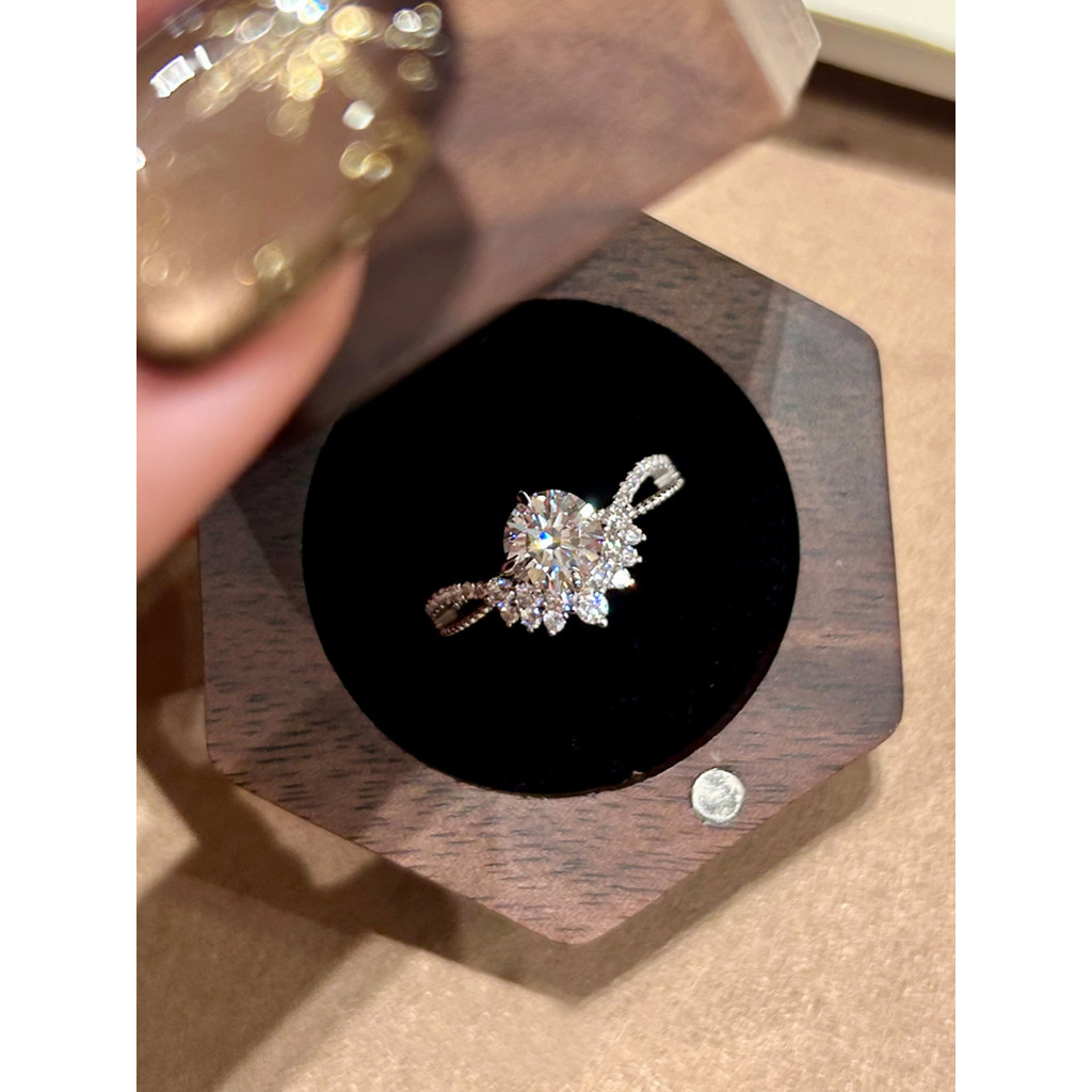 Super Flash imitação cheio de diamante coroa anel feminino nicho Design índice dedo anel 2026 novo estilo anel aberto lu