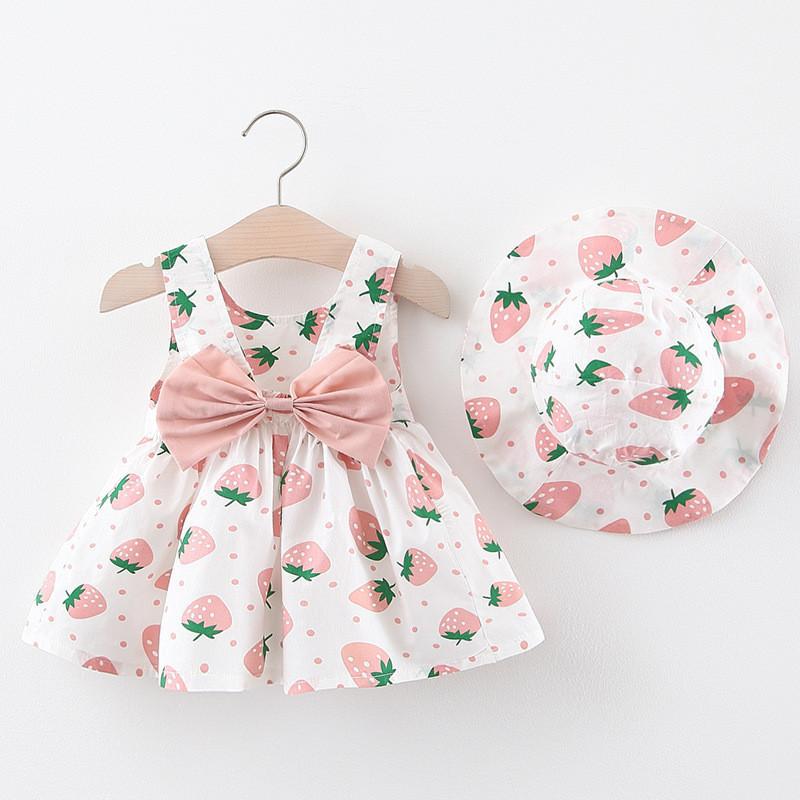 Vestido para menina com estampas grandes, frescas e fofas de morango, acompanha um chapéu, vestido infantil.