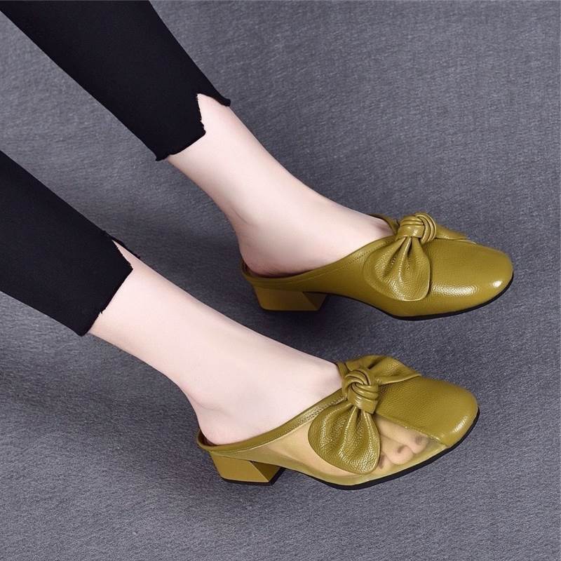 Chinelos Baotou de couro macio sapatos femininos de salto médio verão novo estilo elegante All-Match influenciador confo