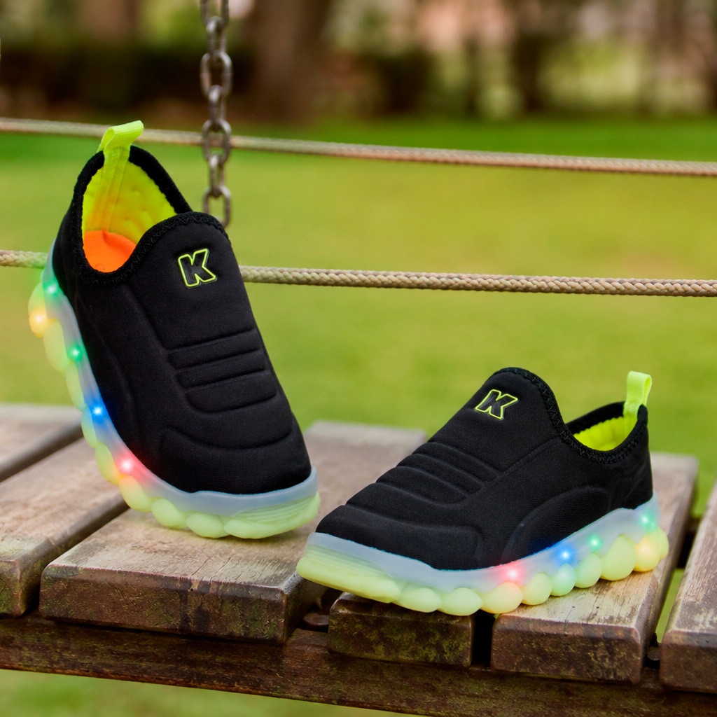 Tênis Infantil Menino Kidy Brinca Flex Preto Verde Luz LED Confortável Calce Fácil Anatômico