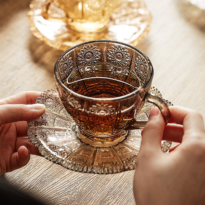 Retro em relevo xícara de café doméstico pequeno copo de vidro de alto valor ins estilo luz luxo tarde xícara de chá pir