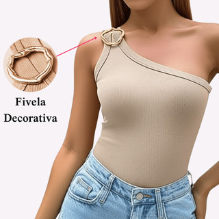 Blusa Feminina Ombro Único Canelada com Detalhe Dourado.