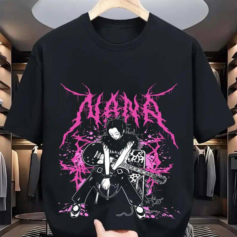 Camiseta Unissex Premium De Algodão Estampa Anime Rock Com Guitarra Cor Preta Confortável Para Shows E Passeios Casuais