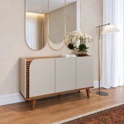 Buffet para Sala de Jantar 3 Portas Pés de Madeira Maciça Jurerê Off White com Freijó Bege/Matte Off White