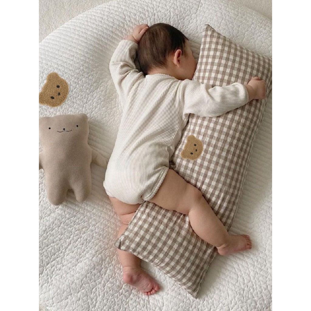 Ass mãe coreia ins bordado urso treliça crianças travesseiro almofada bebê longo travesseiro berço Surround Anti-colisão