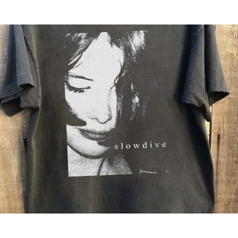 Camiseta Masculina Estampa Artística de Mulher slowdive Moderna Confortável Estilosa Casual