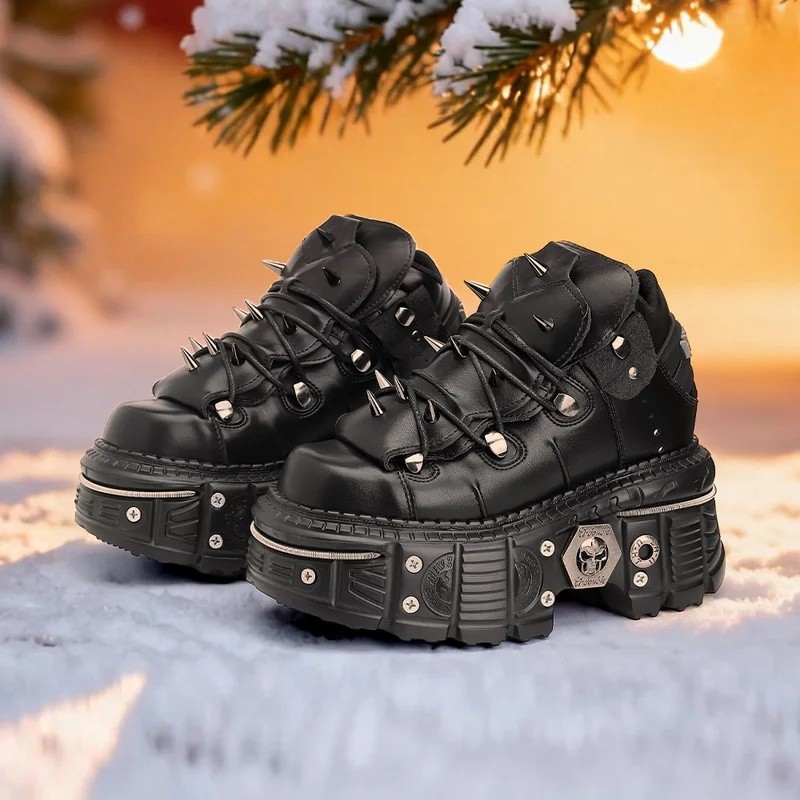 Botas de Cano Curto Góticas 2026 para Mulheres, Tênis de Plataforma com Detalhes Metálicos, Novo Estilo Punk, Sapatos Fe