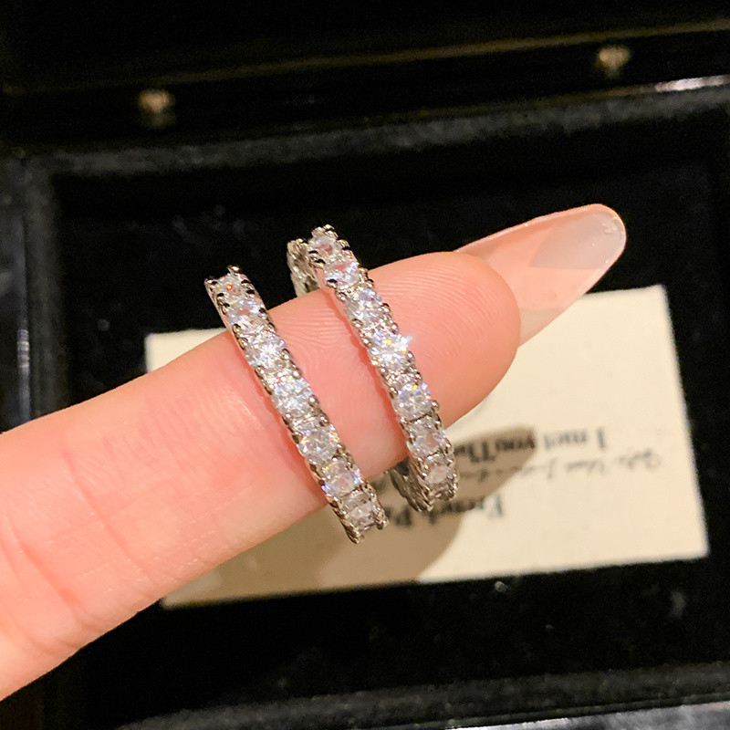 Estoque pronto Queda em um globo!Super piscando anel de diamante completo feminino luz luxo High-End anel simples anel f