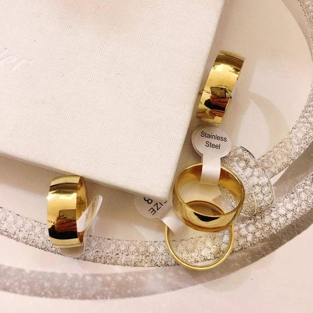 Par De Alianças Casamento  e Namoro Aço inoxidavel 10mm Abaualada Dourada ouro18k - Oferta