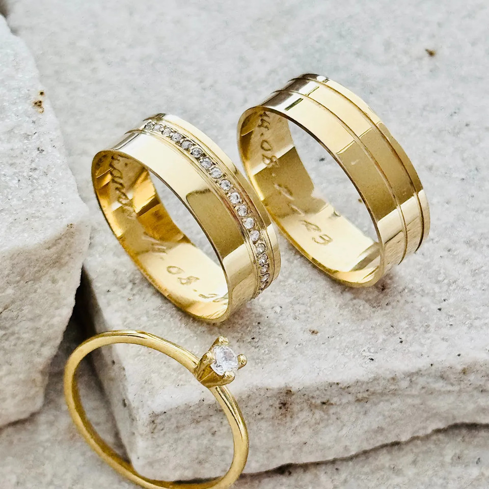 Par de Aliança Casamento Noivado Reta Pedras Friso Moedas Antigas Ouro 18k Anel Solitário