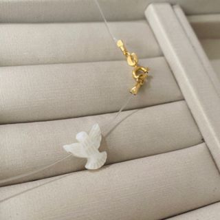 Colar Fio de Nylon Pingente Divino Espírito Santo  40 cm  Fecho Banhado a Ouro 18K em Oferta na Shopee