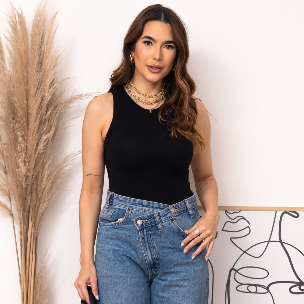 Blusa Feminina Regata Canelada Básica Sem Manga Modelagem Ajustada Confortável Moda Casual Verão