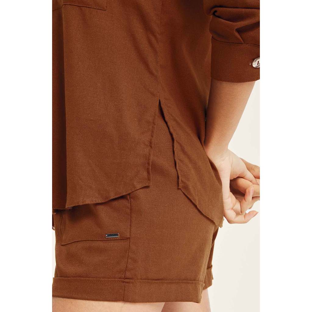 Short Feminino Linho Com Bolsos Marialícia Marrom — imagem 2 de 2