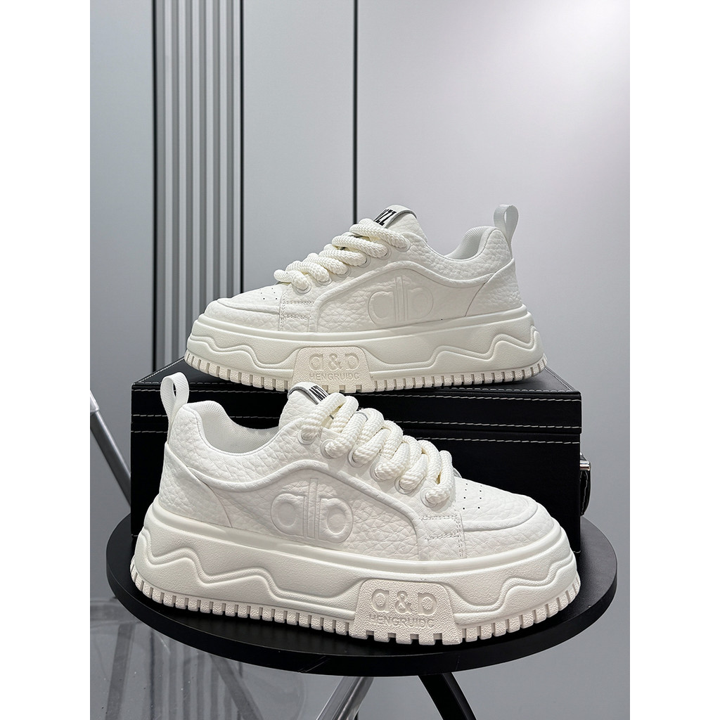 Street Wear sapatos masculinos 2026 novo estilo Super quente sapatos brancos 6CM invisível aumentando sapatos masculinos