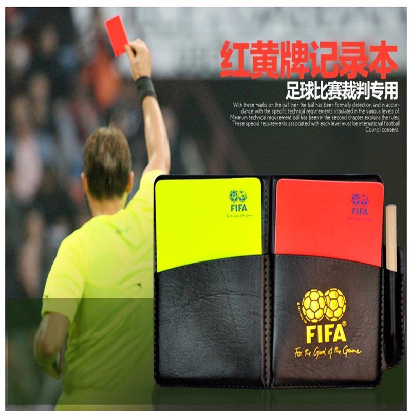 Árbitro de futebol vermelho amarelo cartão com caneta cartão amarelo cartão vermelho lado selecionador apito conjunto eq