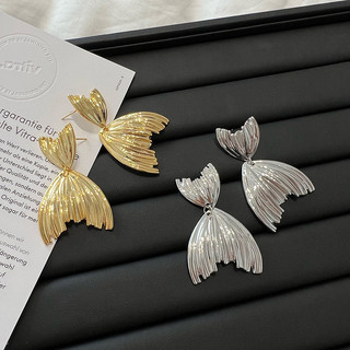 S925Sterling Silver，Pleated fishtail design，Ladies' single earring，Versatile design，Simple Style，Niche fashion，Show off 