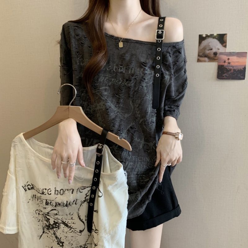 Tamanho grande rasgado um ombro de manga curta camiseta feminina verão 2026 novo estilo gordura mm solto mais magro olha