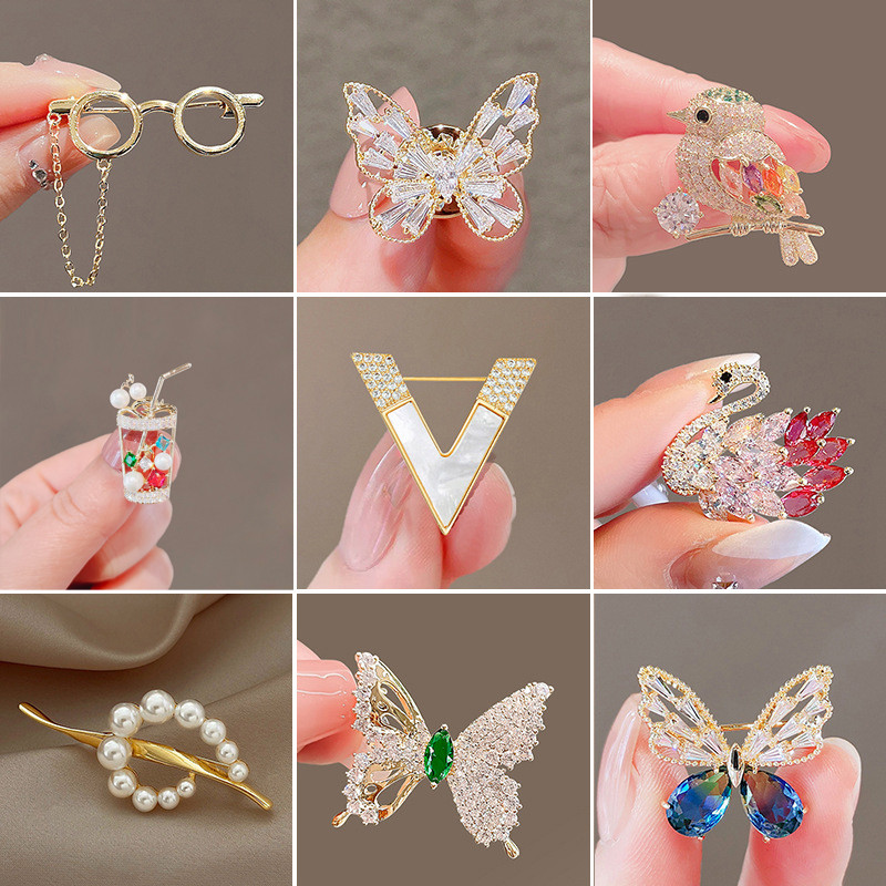 V-pescoço pino arco venda quente moda strass broche feminino High-End fivela pino pérola decoração acessórios Anti-refle