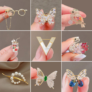V-pescoço pino arco venda quente moda strass broche feminino High-End fivela pino pérola decoração acessórios Anti-refle