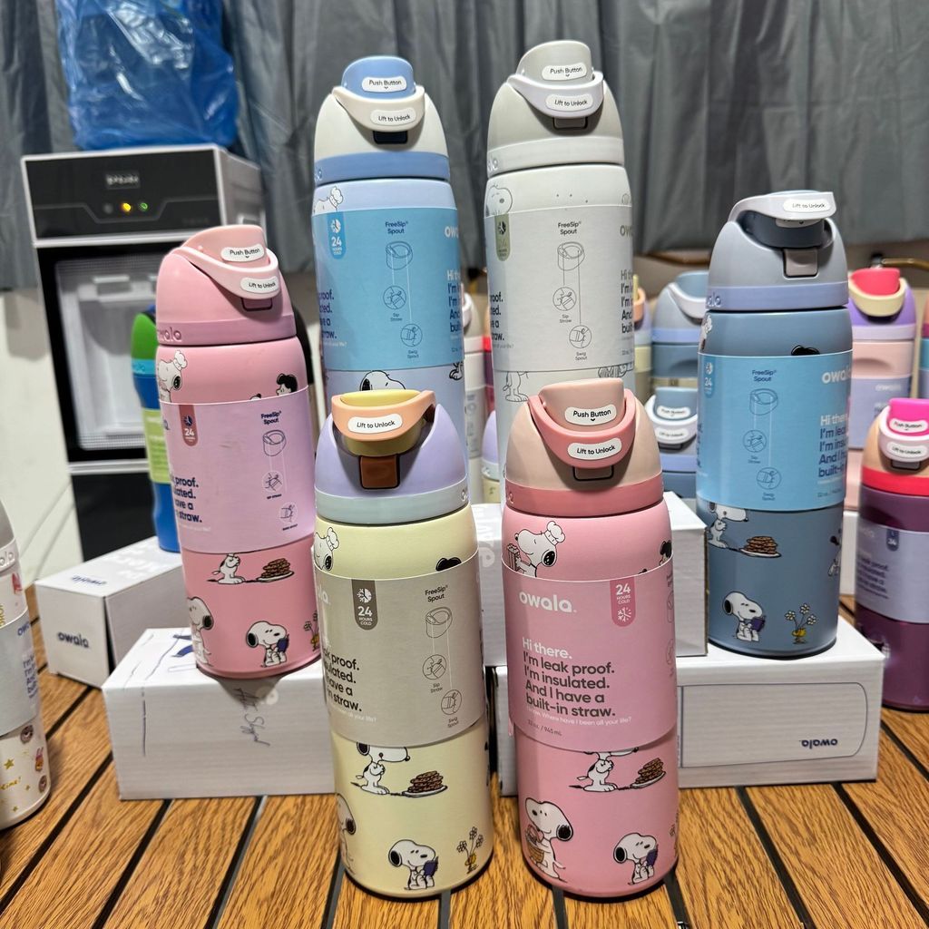 Novo produto pronto estoque moda ao ar livre copo térmico de aço inoxidável de alto valor Owala Snoopy moda simples espo
