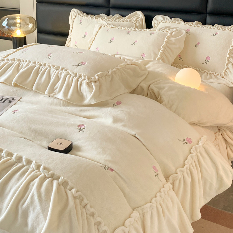 Inverno classe A renda leite veludo cama conjunto de quatro peças Coral flanela bordado quente engrossado colcha capa fo