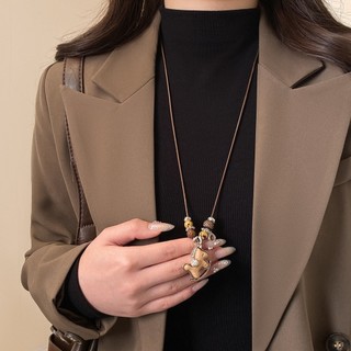 Café cor pônei pingente camisola colar feminino 2026 novo estilo High-End luz luxo nicho ano do cavalo acessórios imedia
