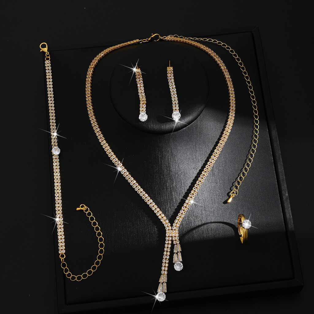 Conjunto De Quatro Peças Da Moda , Corrente De Clavícula , Garra Requintada , Brincos Redondos De Cristal De Zircônia E