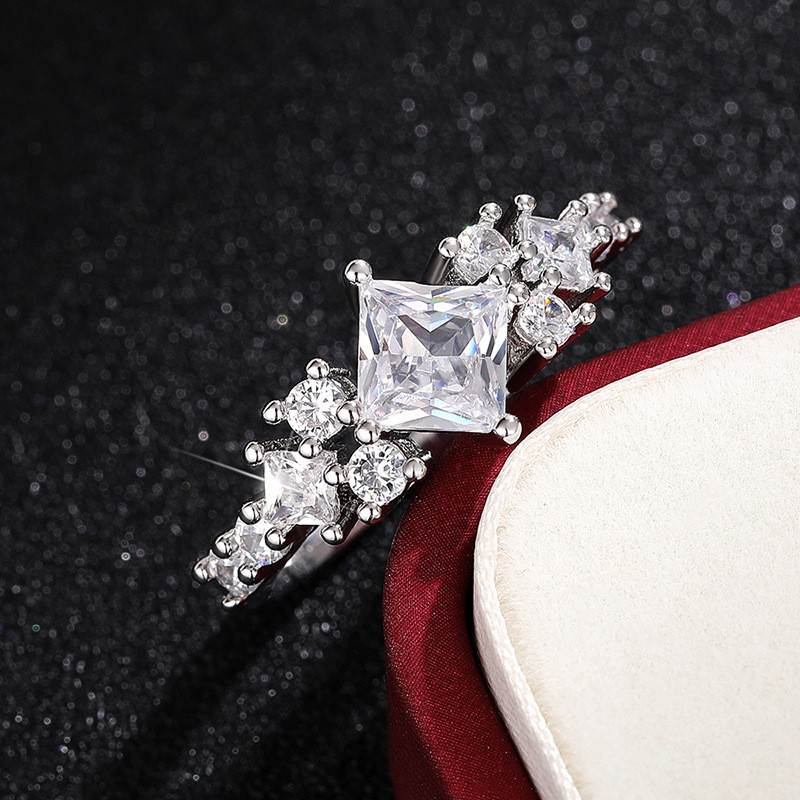 Anel de imitação de moissanite com corte princesa, anel em formato de diamante, design de céu estrelado, anel de alta qu