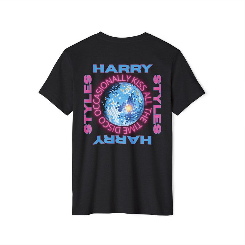 Camiseta Feminina Estampa Astronômica com Nomes em Letras Coloridas Confortável Linda Estilosa Moda Feminina Casual