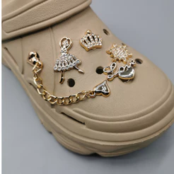 Pins \ Bottons para Babuche Dourada diversas decorações - Kit Com 10 para sandália Bailarina LOVEBALE