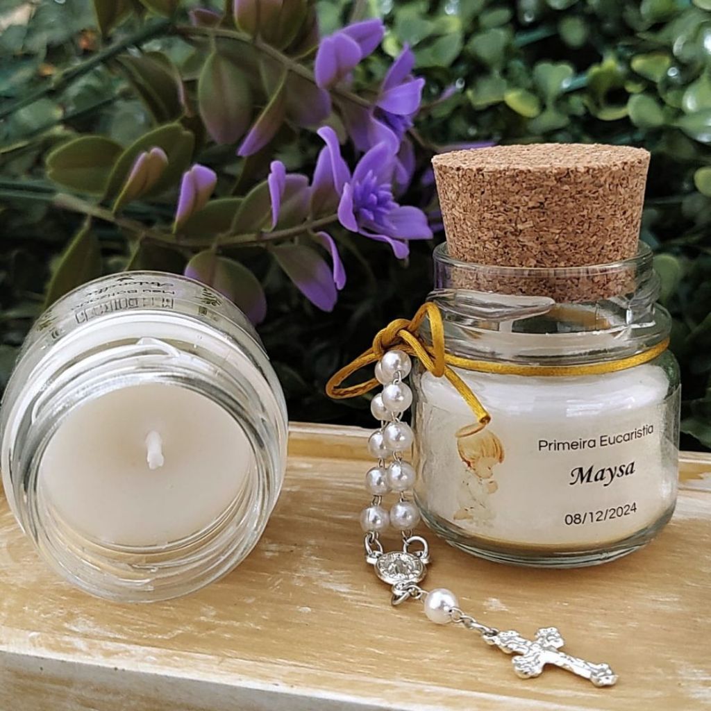 55 Lembrancinhas de Batizado - Vela Perfumada para Lembrança em Pote de Vidro com Tampa de Rolha - Mini Terço