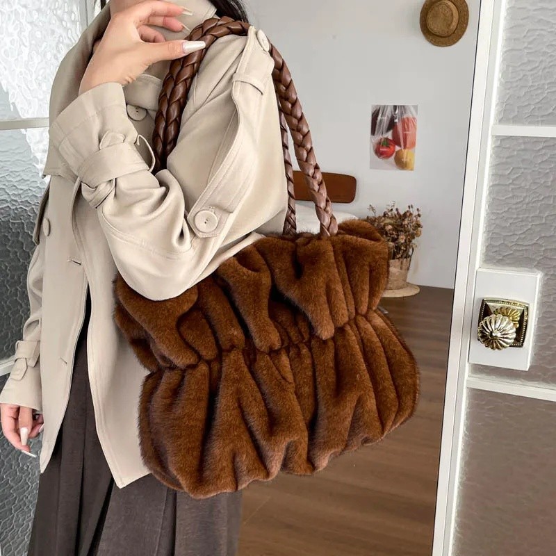 Nova Bolsa de Pelúcia de Grande Capacidade com Imitação de Pele de Vison, Bolsa de Ombro Plissada, Bolsa de Mão Versátil