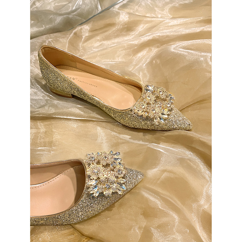 Sapatos de casamento de salto grosso cor champanhe 2026 novo estilo noiva Hexiu vestido de casamento duas peças mulheres