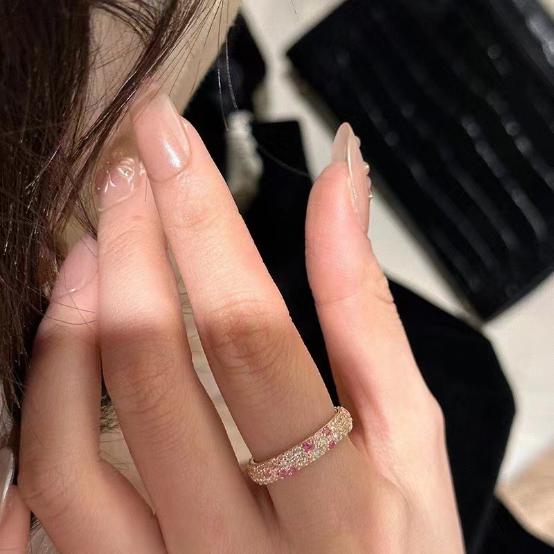 Anel Feminino com Fileira Completa de Diamantes Coloridos em Forma de Estrela, Anel com Fileira de Diamantes Rosas, Anel