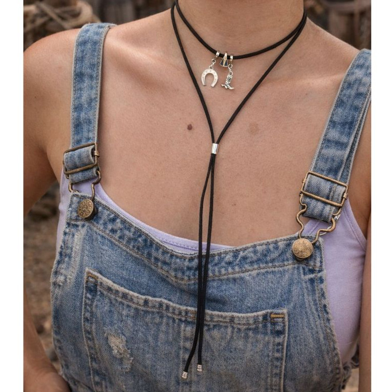 Colar Feminino Country com Cordão Preto e Pingentes Bota e Ferradura Nossa senhora – Estilo Western
