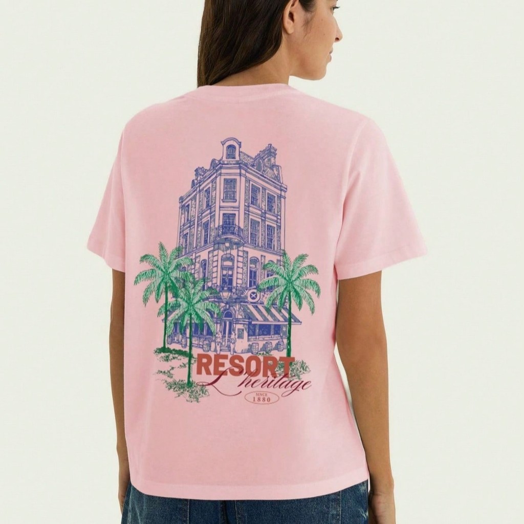 Camiseta Feminina Estilosa Casual 100% Algodão Manga Curta  Tecido Leve Confortável Estampada Modelo: Resort Heritage