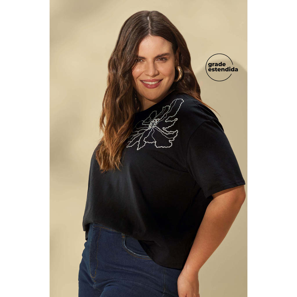 T-Shirt Feminina Bordado Floral Marialícia Preto