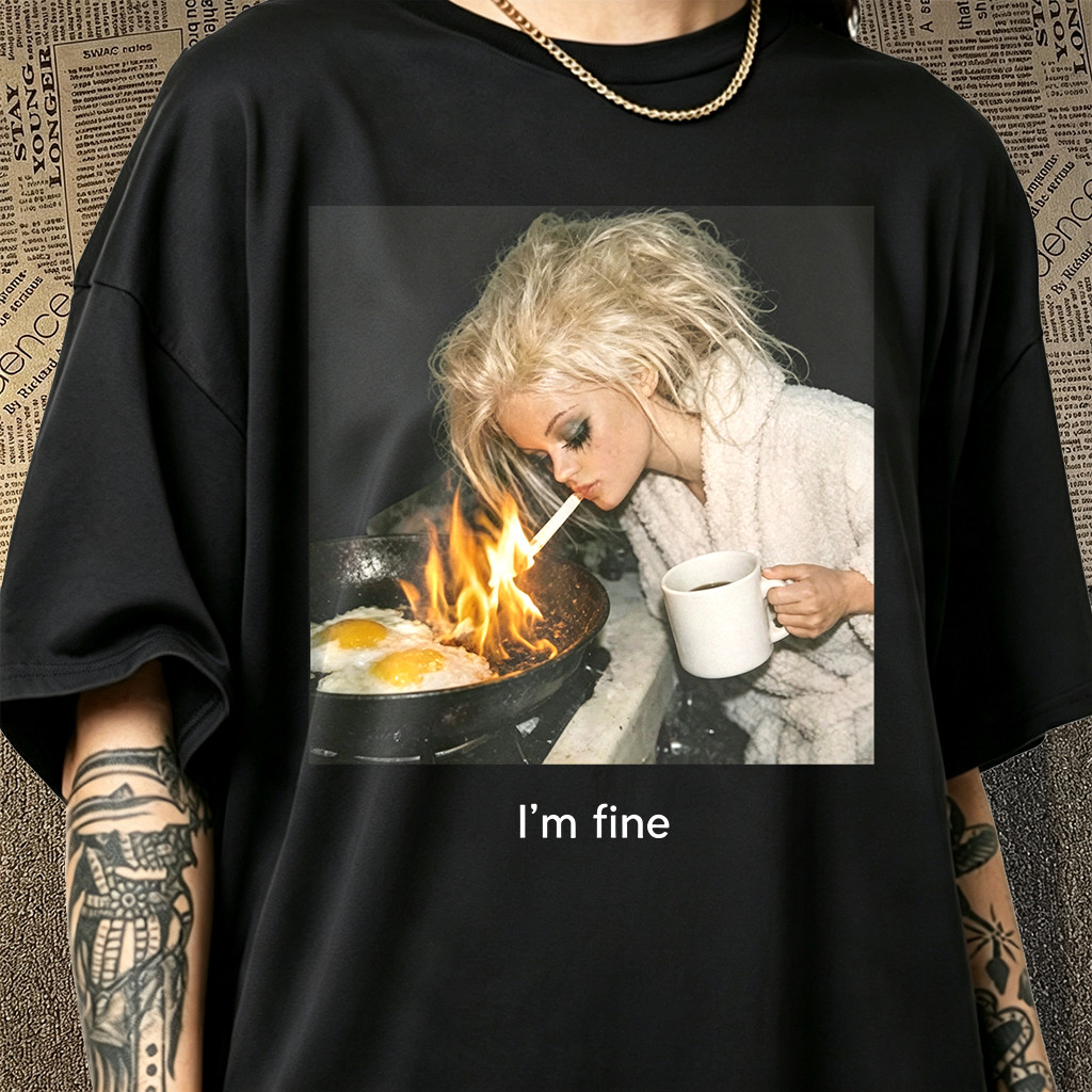 Camiseta Feminina Estampa Mulher Comendo Com Fogo Moderna Confortável Estilosa Moda Feminina Casual