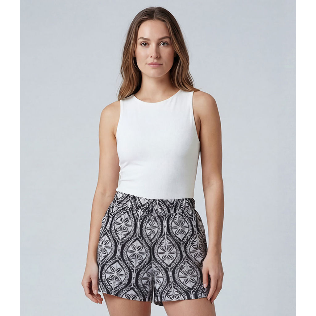 Short Feminino Com Cós E Laço Infinita Cor Preto