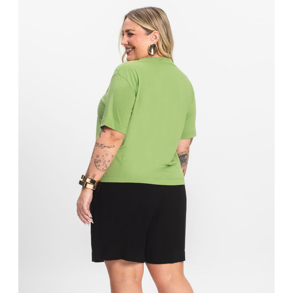 Shorts Feminino Plus Size em Linho Secret Glam Preto · foto 2