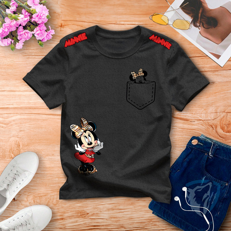 Camiseta Feminina Estampada Com Minnie Personagem Com Detalhes Nas Mangas Super Estilosa