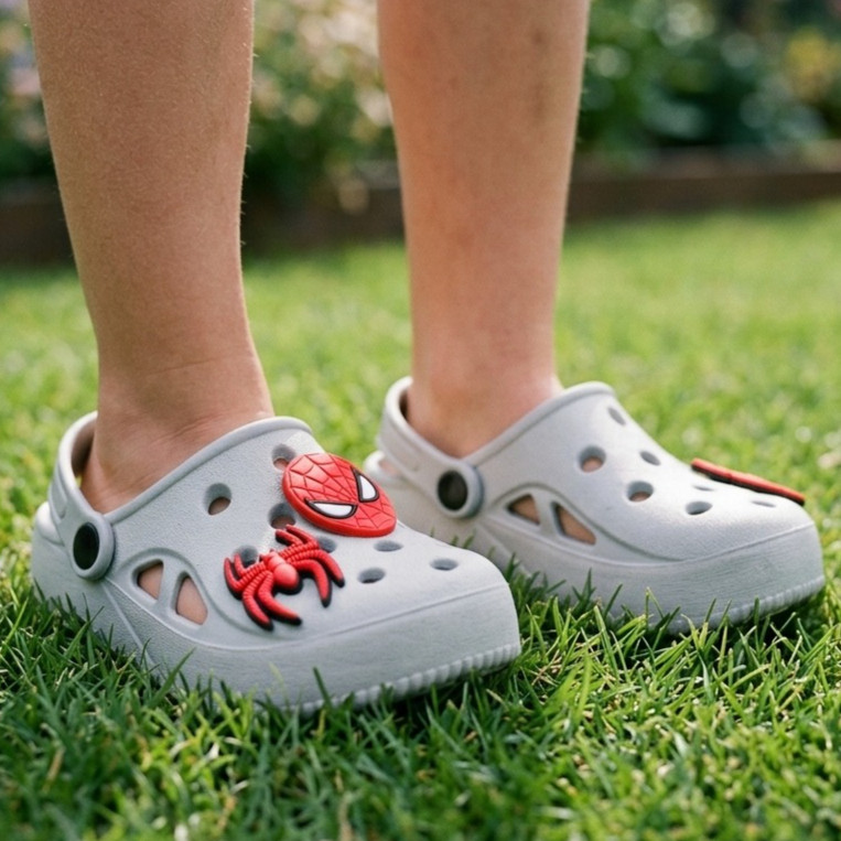 Sandália Babuche de Borracha Infantil Masculino Kids Personagem Menino Aranha Confortável Nuvem 8 Bottons Antiderrapante