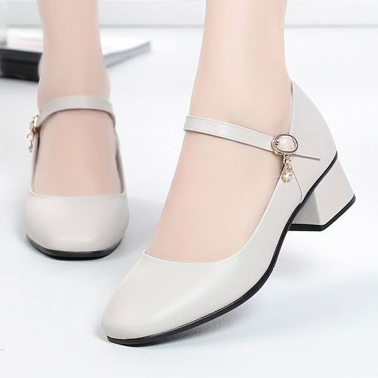 2026 verão novo estilo mãe sapatos de sola macia fivela plana sapatos femininos de meia-idade sapatos de dança sapatos d