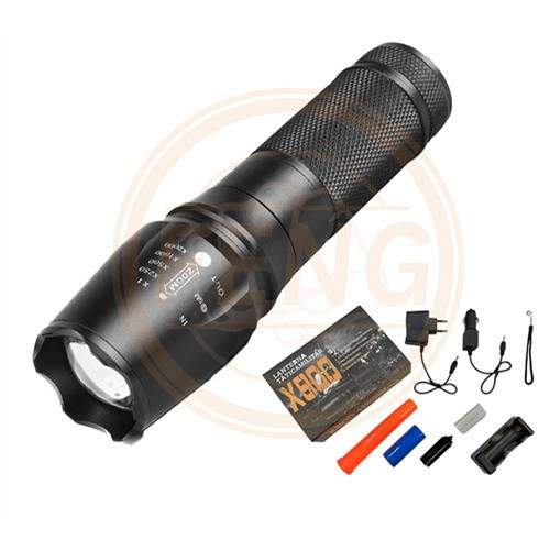 Lanterna Tática com Zoom Militar X900 Profissional Aventura na selva
