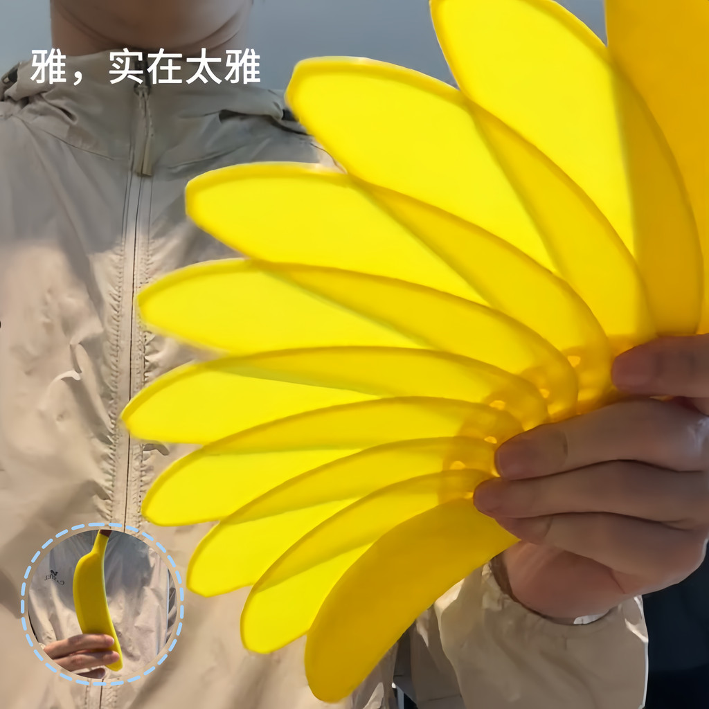 Leque dobrável em formato de Banana, deformação divertida, pequeno ventilador, simulação de frutas, portátil, jogo móvel