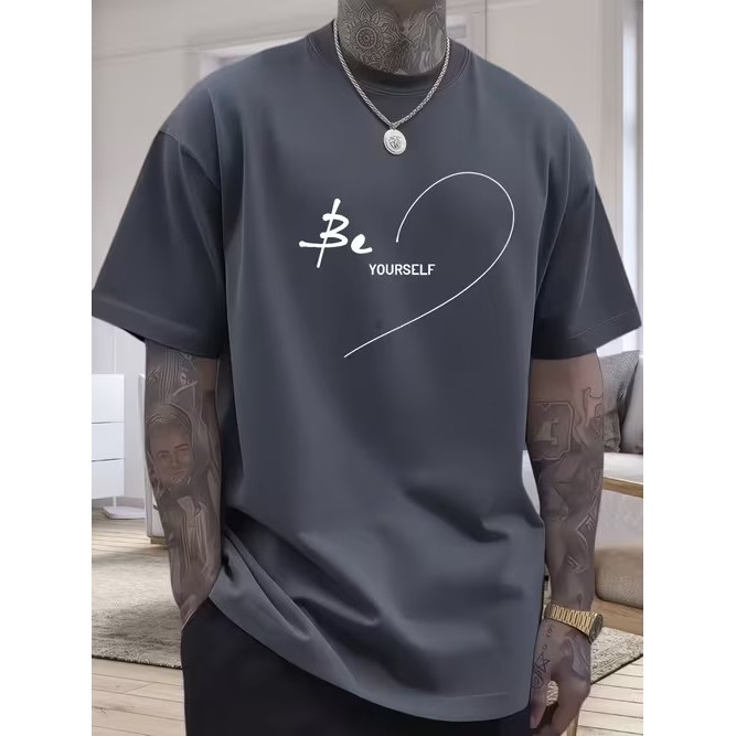 Camiseta Masculina Manga Curta Estampada Frase Be Yourself Coração Confortável Moderna Estilosa Elegante para Moda