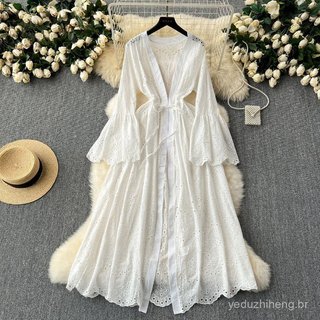 Estilo feminino elegante, ideal para usar em férias. Vestido com detalhes vazados e bordados, nova coleção de outono, co