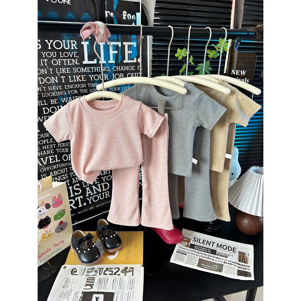 Meninas manga curta terno 2026 verão novo estilo moda Casual crianças bebê camiseta calças largas moda terno de duas peç