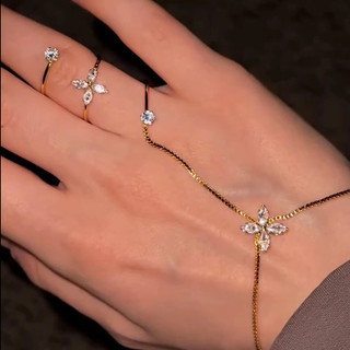 Pulseira com borla de diamante e anel integrado para o pulso, acessório de decoração para as mãos.
